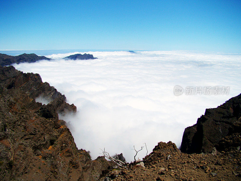 火山谷火山谷上的云层