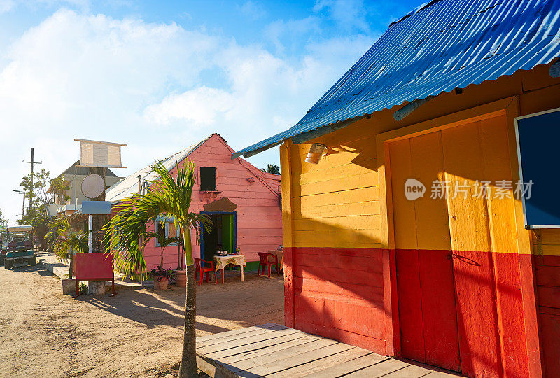 Holbox岛彩色加勒比房屋墨西哥
