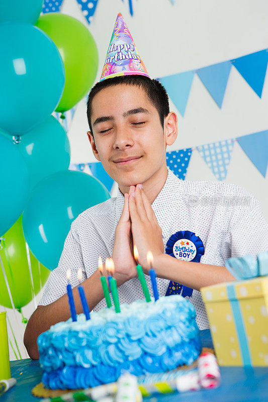 青少年庆祝生日