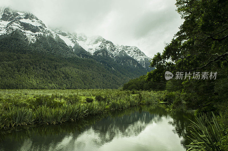 镜湖，Fiorland国家公园，南岛，新西兰