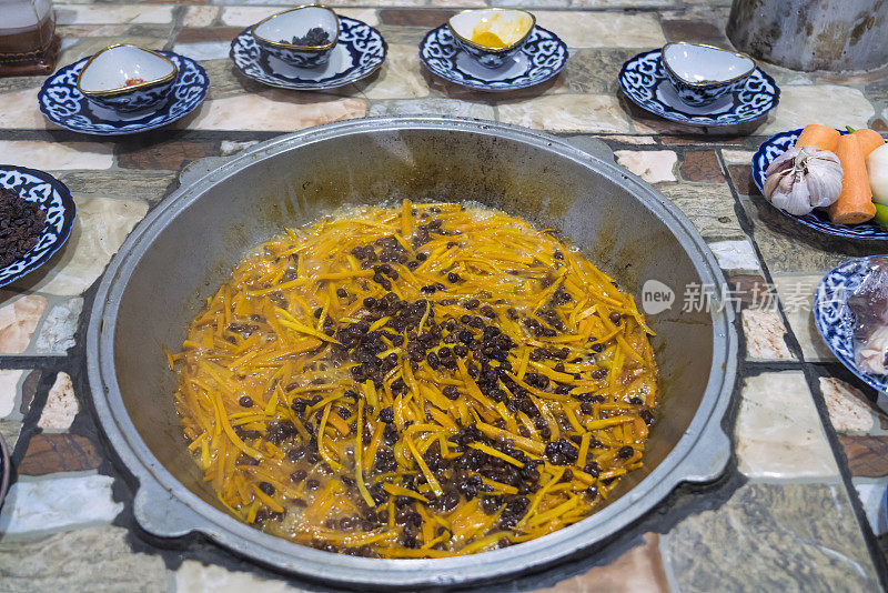 传统乌兹别克食物肉饭