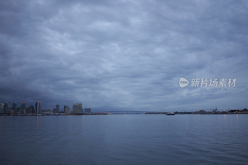 从海港岛公园眺望圣地亚哥市中心