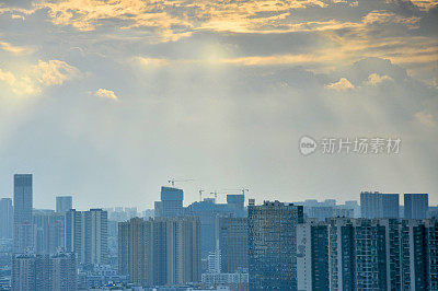 城市天际线在日出，成都，中国