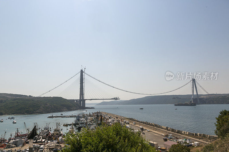 土耳其伊斯坦布尔博斯普鲁斯的亚乌兹苏丹塞利姆大桥建设
