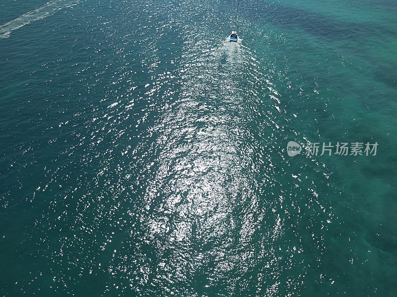 从空中拍摄的海洋照片