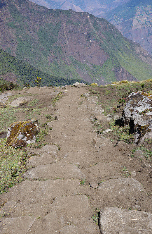 安第斯山脉山路