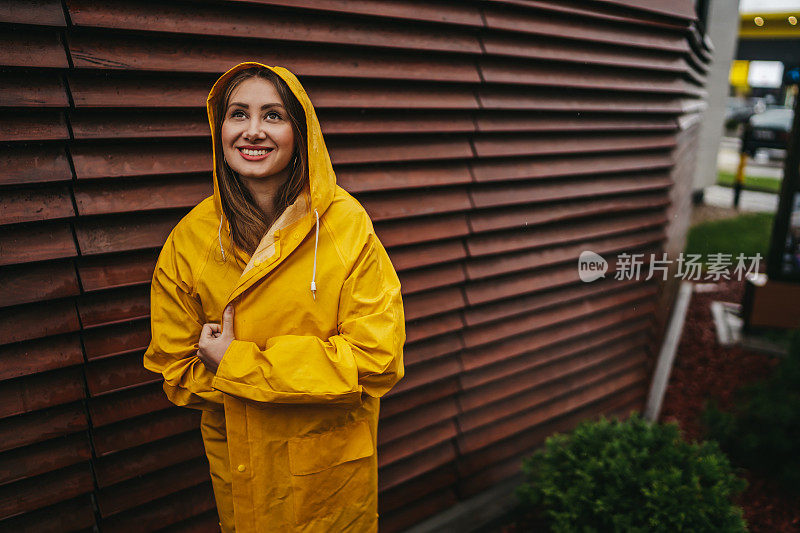 享受雨