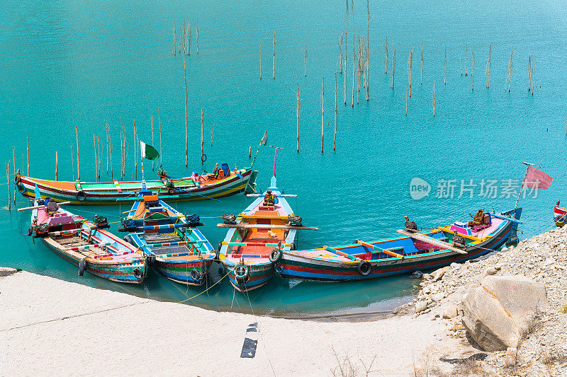 阿塔巴德湖在巴基斯坦山区的自然景观