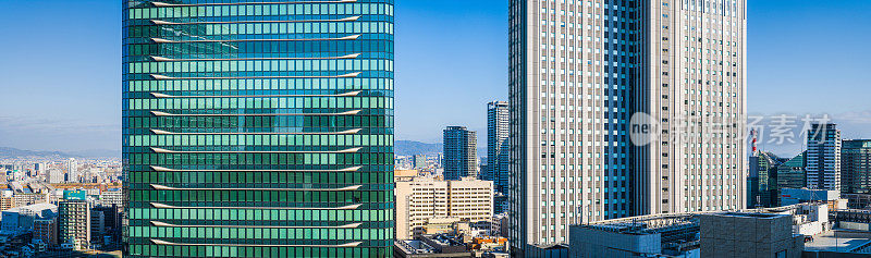 摩天大楼的天际线空中全景俯瞰拥挤的城市高层办公室日本