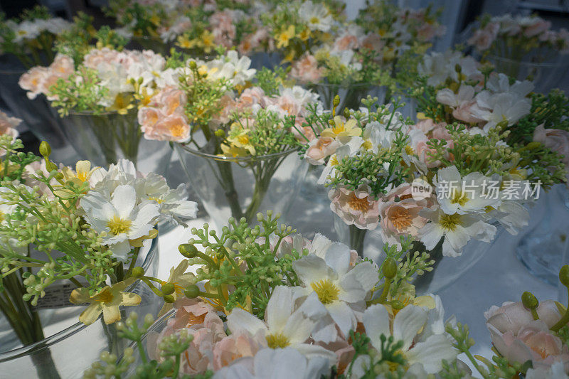 多色植物和织物花特写