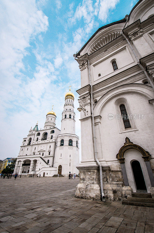 通往圣母报喜和圣母升天大教堂的街道，莫斯科，俄罗斯