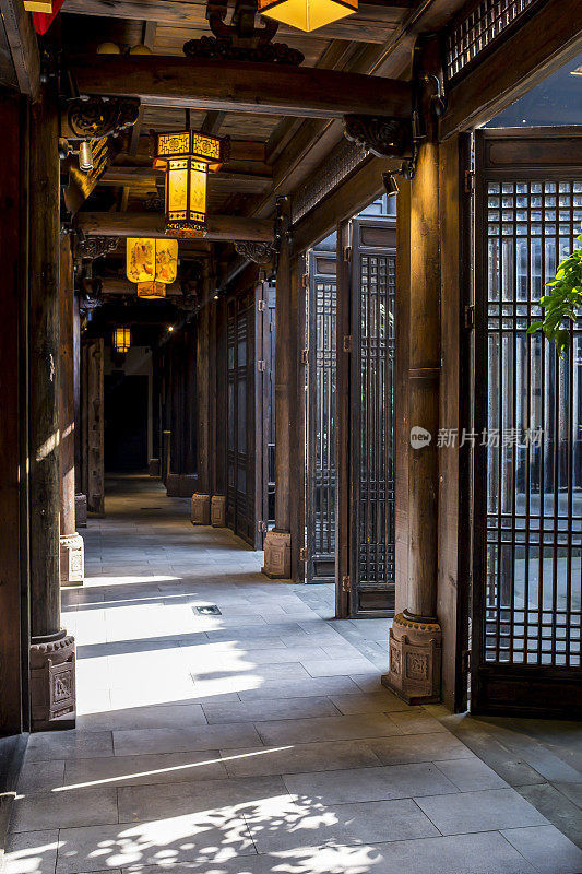 中国成都，中国传统建筑的走廊