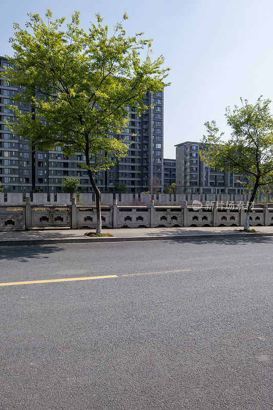 空荡荡的城市道路