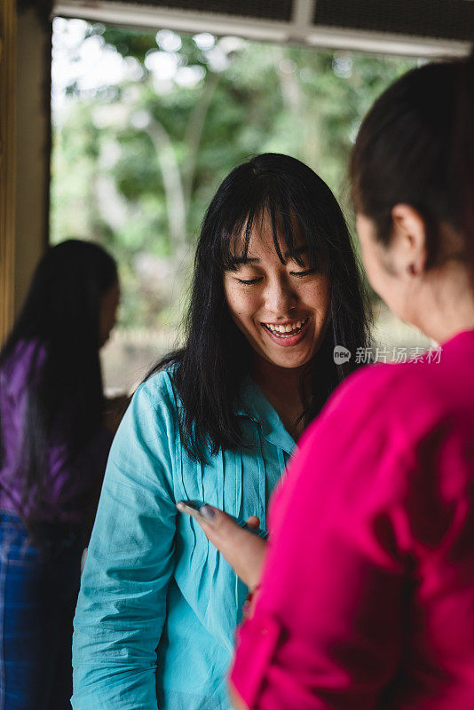 一个做小买卖的亚洲女人