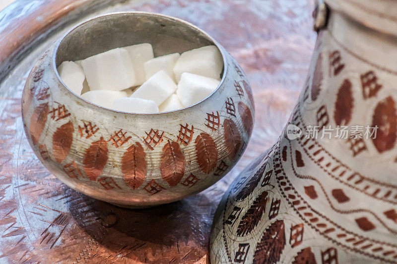 传统的波斯尼亚铜制糖碗