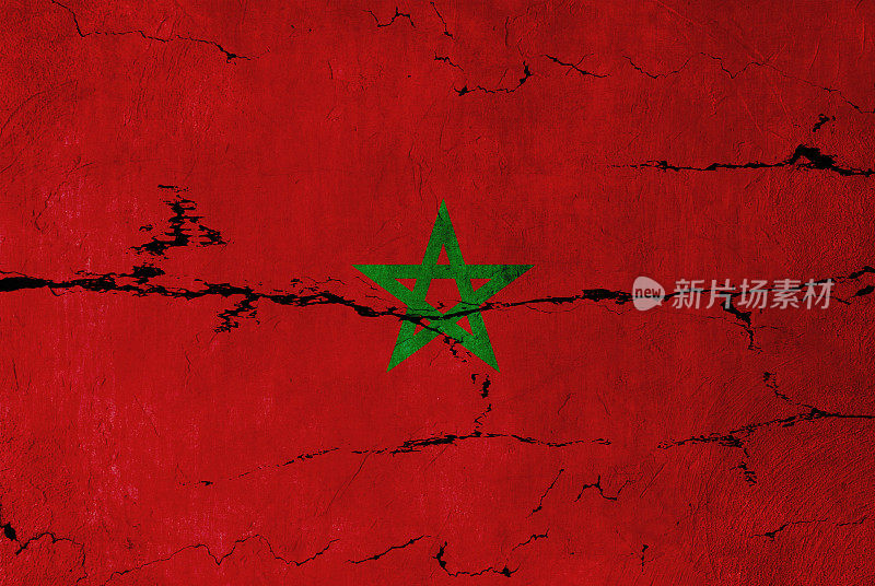 裂缝墙上的摩洛哥国旗