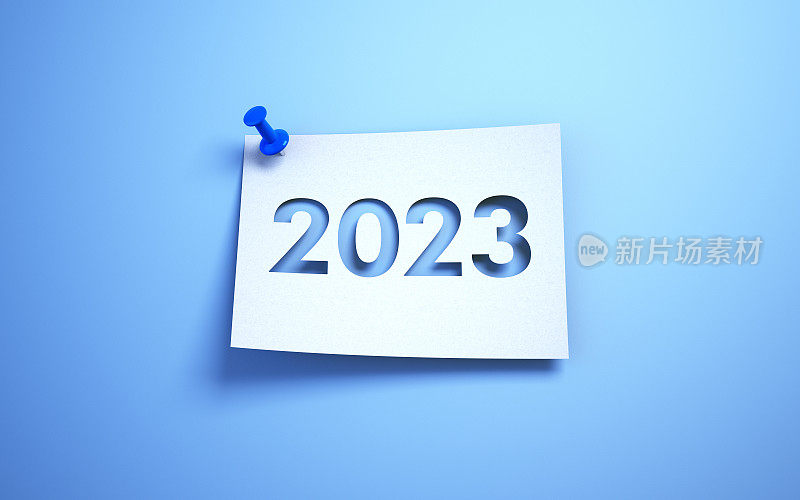 2023年新年，白色便条纸蓝色背景