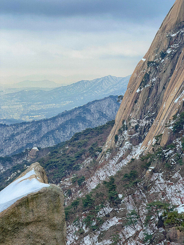 冬天的山