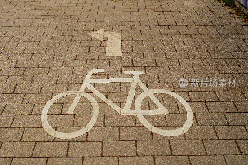 在地下通道中标记自行车道