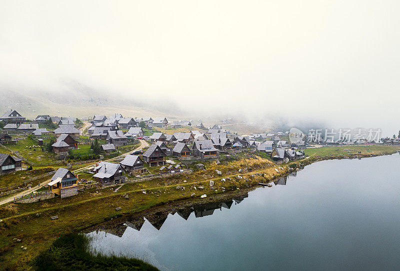 俯瞰山湖