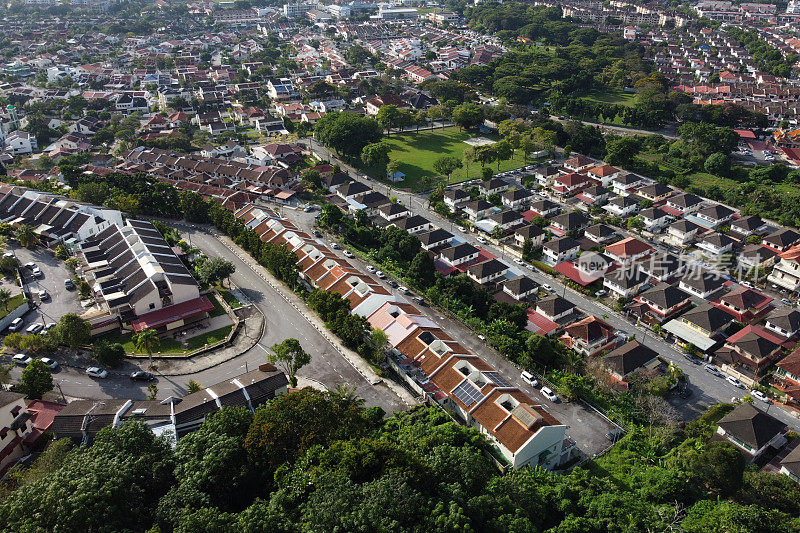无人机俯瞰马来西亚槟城的居民区
