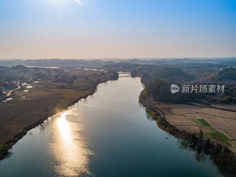 中国湖南农村河流的航空摄影