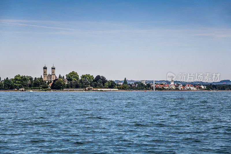 广阔的博登湖景观，Schlosskirche和Friedrichshafen码头，德国