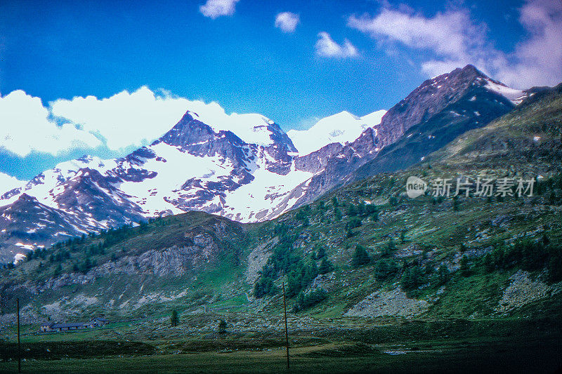 1989年的旧正片扫描，火车上的风景在伯尔尼纳山口，瑞士