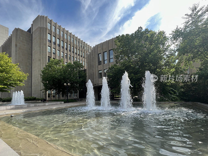 多伦多大学军械库和法院