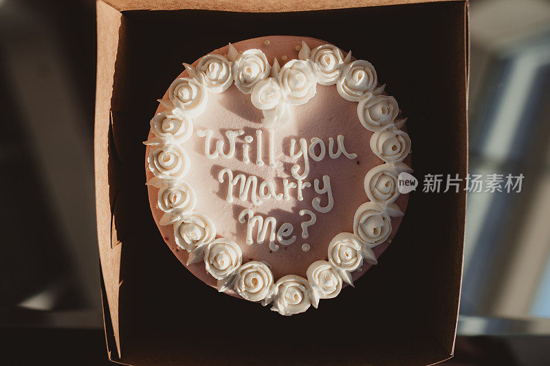 你愿意嫁给我盒子里的蛋糕吗