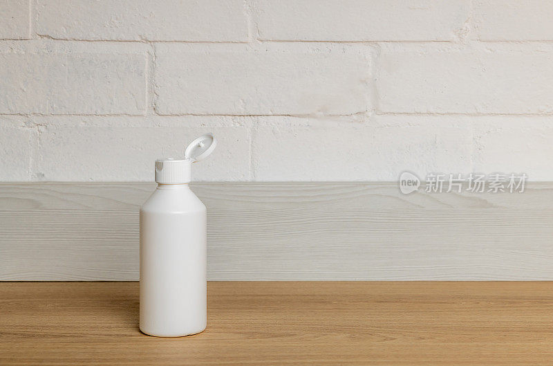 单白色塑料瓶，翻盖