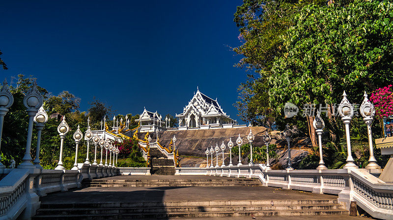 泰国甲米喀拉瓦拉姆寺外观