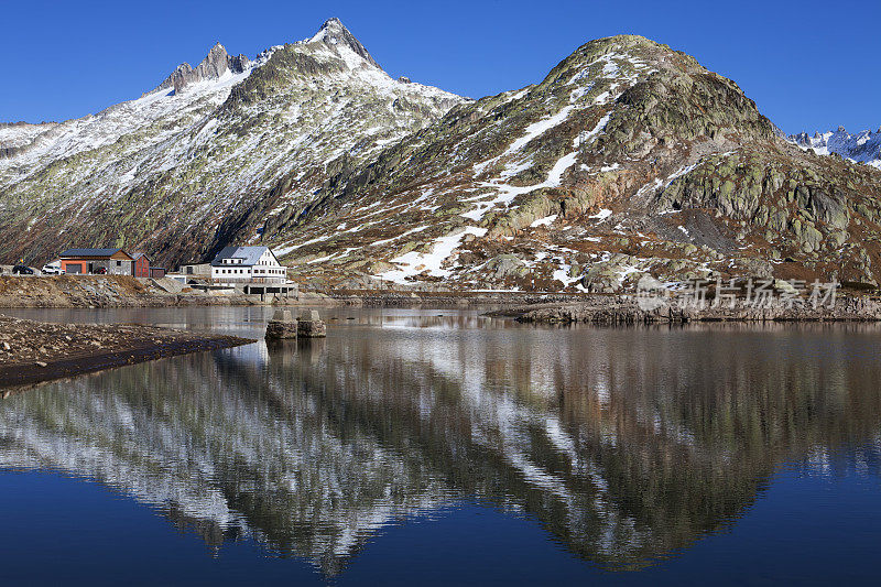 山湖泉水