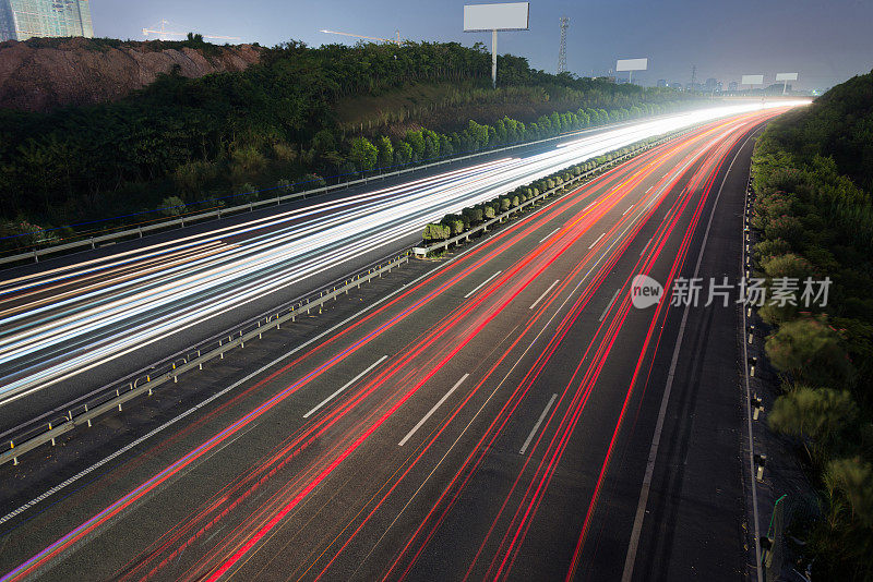 夜间交通繁忙