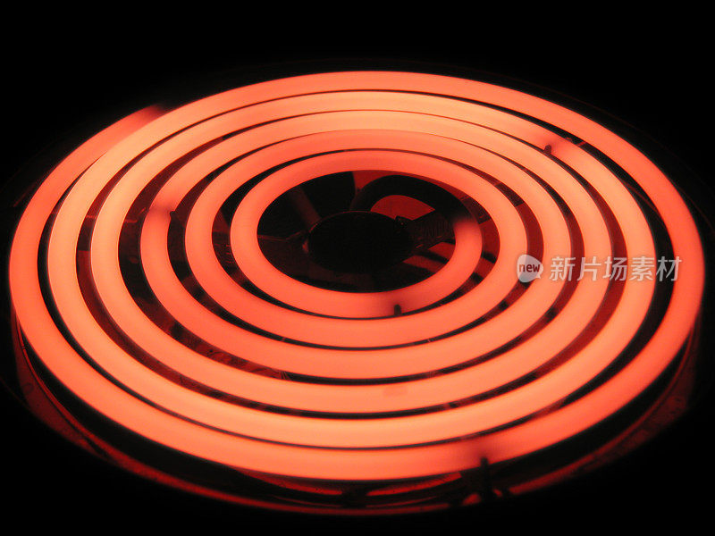 不要触摸:炉子上灼热的红热燃烧器元件