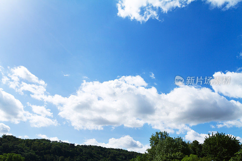 鲁尔山谷夏日的天空