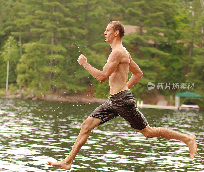 运行在水面上