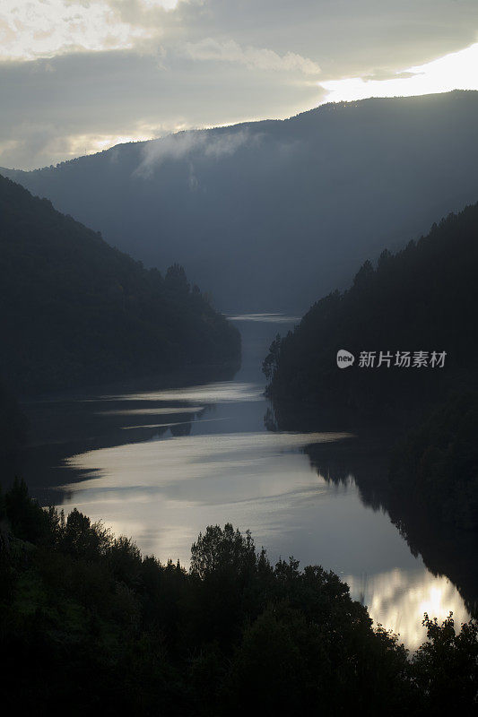 弥河吗?在加利西亚的里贝拉萨克峡谷峡谷。