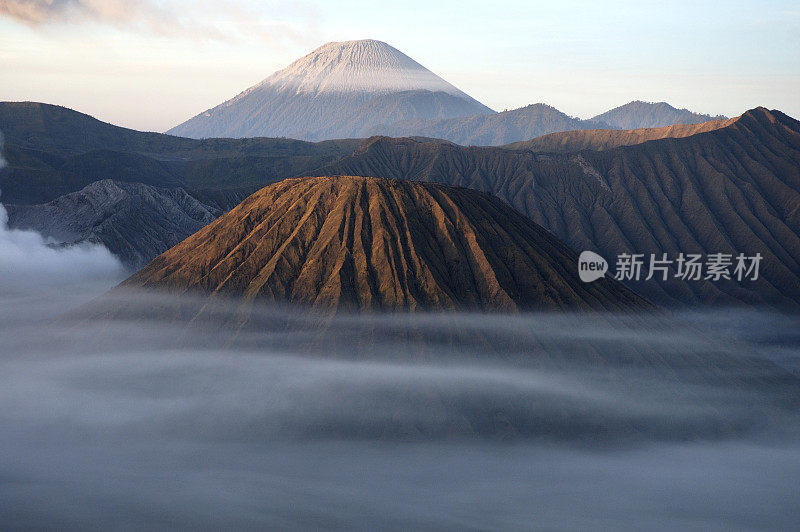 巴托克山