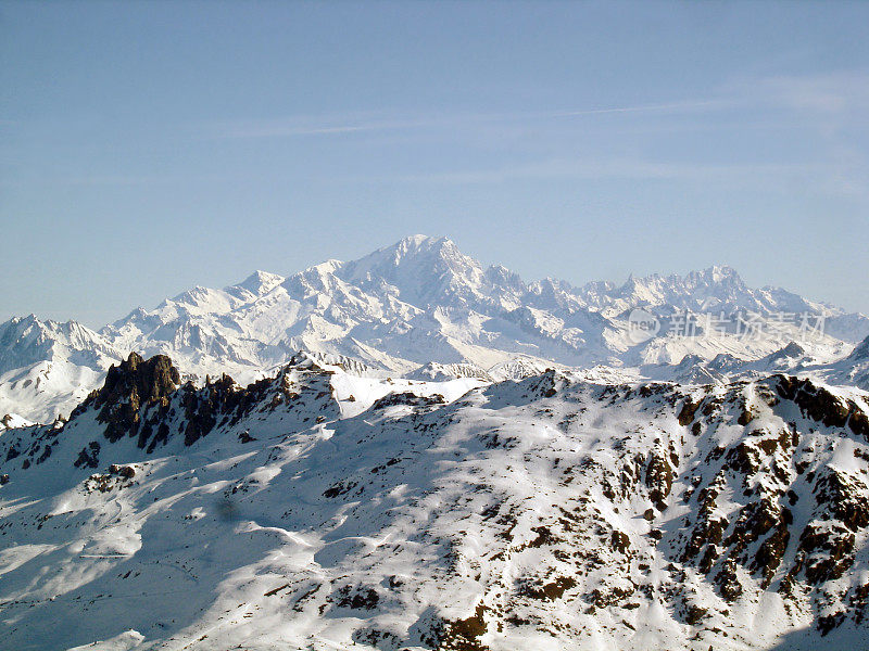 阿尔卑斯山景观与勃朗峰