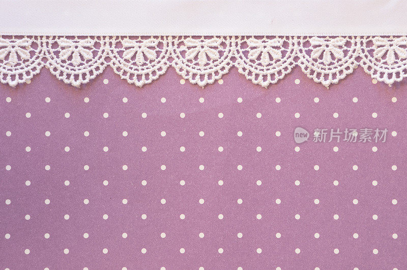 紫色纸与白色花边边