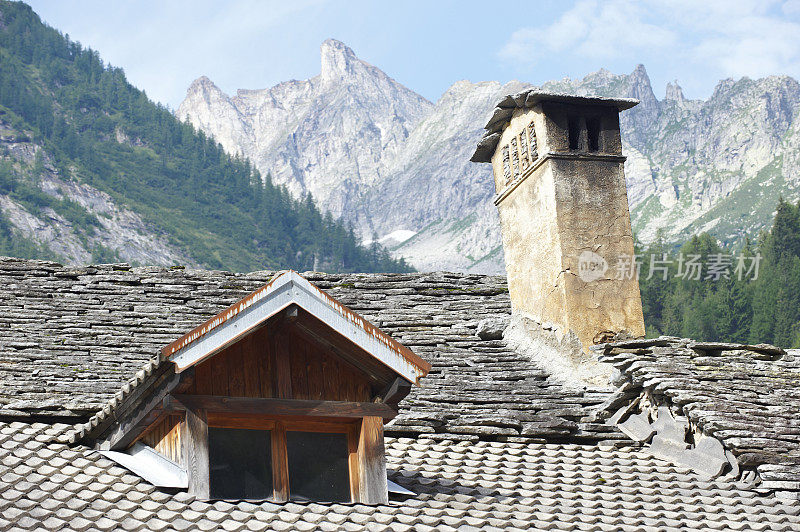 高山家里屋顶