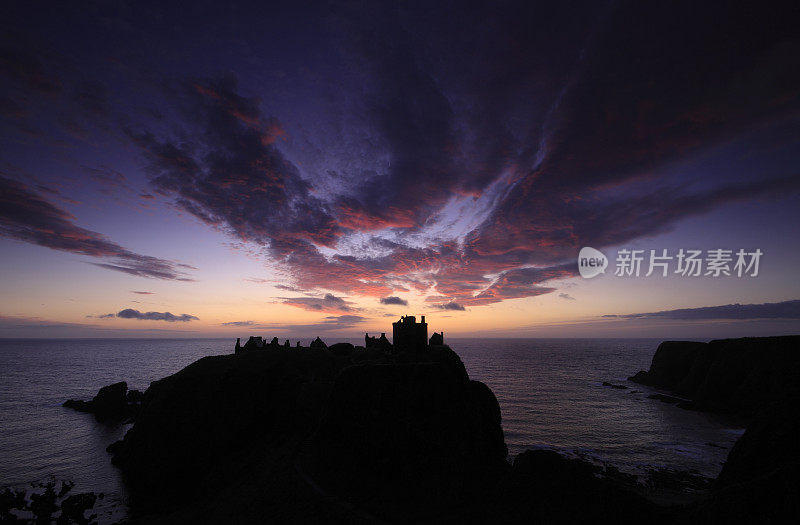 黎明前的dunnotar城堡，苏格兰。