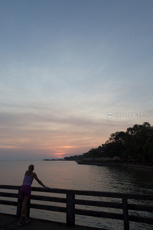 柬埔寨，凯普省，日落。