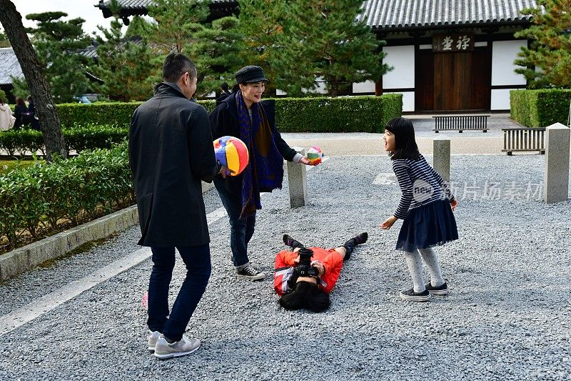 日本家庭和女摄影师Tofuku-ji，京都