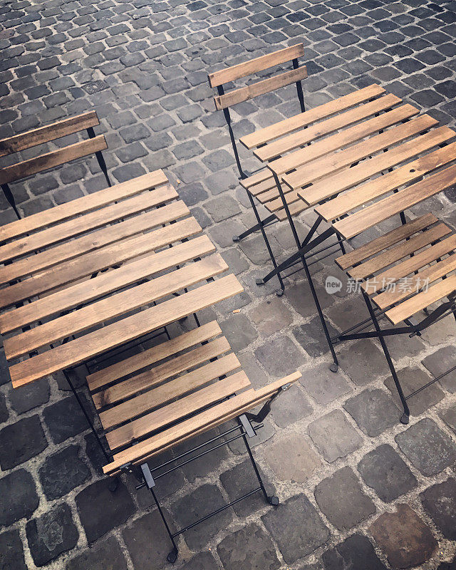比利时布鲁塞尔街头的咖啡桌