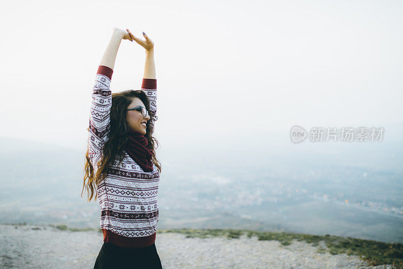 自由快乐的秋姑娘