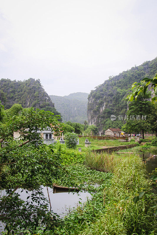 沼泽中的越南村庄