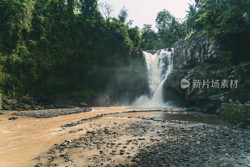 印尼巴厘岛的瀑布