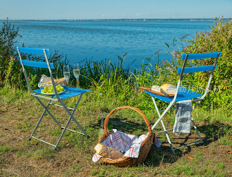 湖边野餐的地方